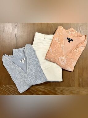 Express Floral V-neck Top Bundle (2) - Size Women’s Large